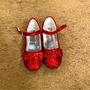 Dorothy’s Ruby Red Wizard of Oz Slipper Shoes Size 11 Girls